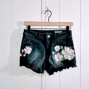 Aeropostale raw hem embroidered shorts